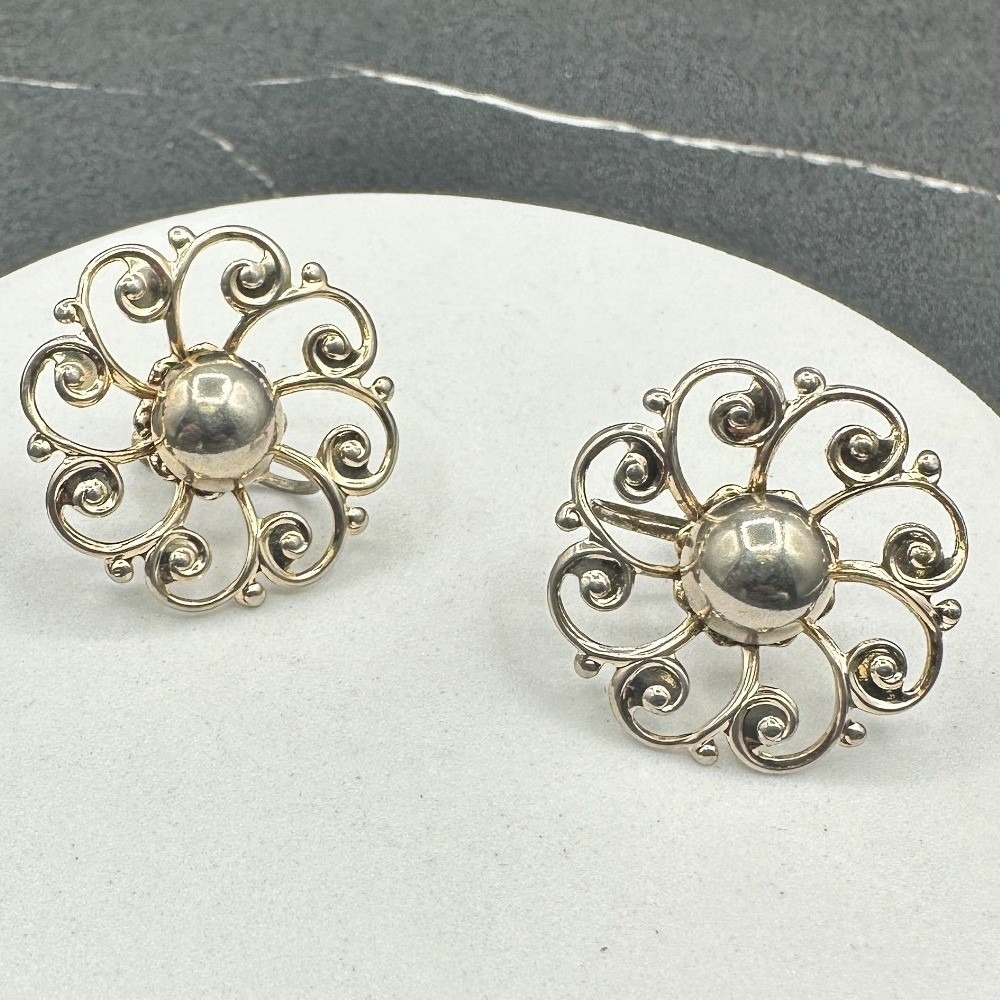 Vintage Silver‎ Tone Filigree Screwback Earrings Scrollwork Dome Flower Retro